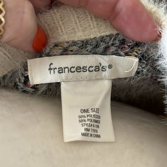 Fransescas Poncho - Picture 5 of 5